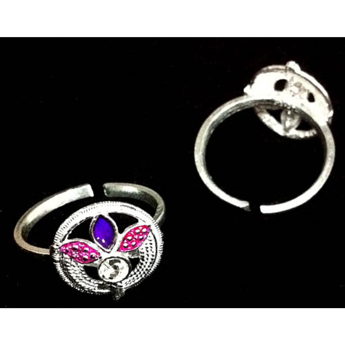 Schoner Ring Verziert Mit Strasssteinen Beautiful Ring With Rhinestones