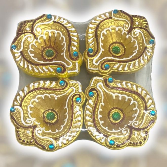 4 Stk. Fancy Diya-Set aus Lehm/Ton