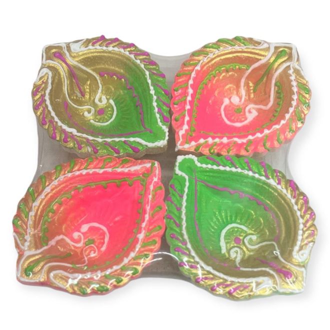 4 Stk. Fancy Diya-Set aus Lehm/Ton