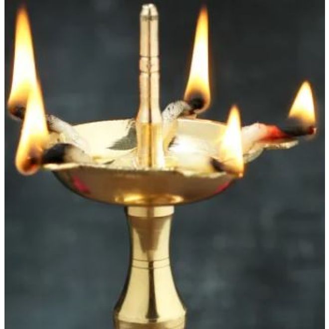 Morpankh PanchMahal Brass Diya Oil Lamp, graviert & verstellbar (3 Etagen Öllampe aus Messing)