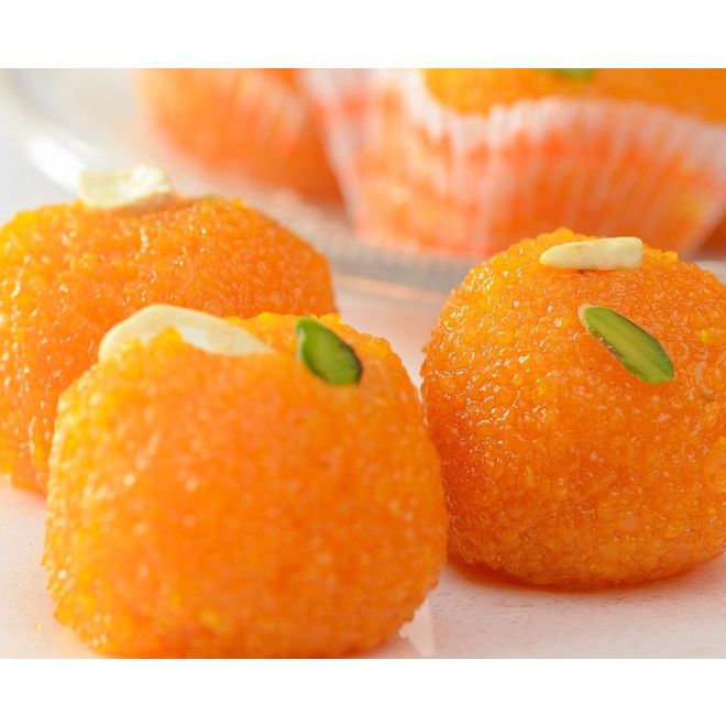 Bundle - 500g Dairy Valley Motichoor Laddu + Gratis Rakhi