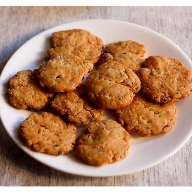 Haldiram Mathri (Spicy Fried Wheat Flour Snack) 200g