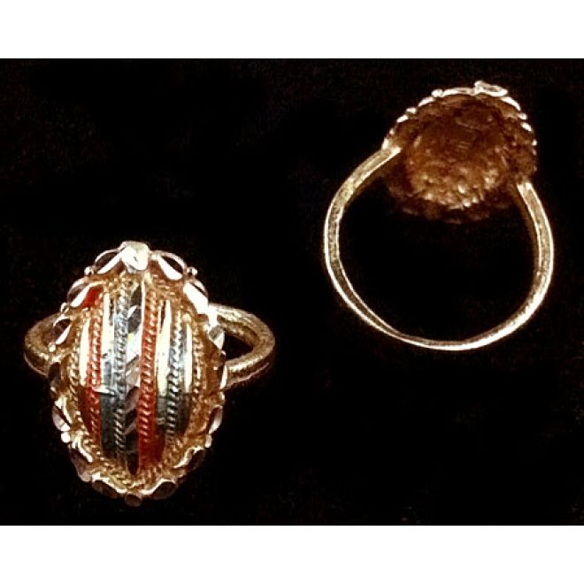 Schöner Ring Verziert mit Strasssteinen - Durchmesser 1,5 cm