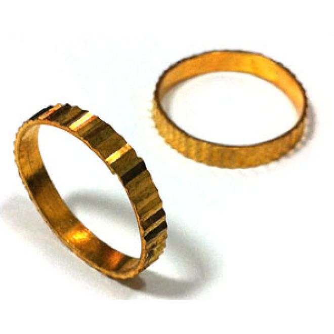 Beautiful Gilded Ring with Grooves - Diameter: 1.5 cm