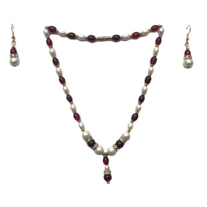 Zweiteiliges Perlen Schmuck-Set (Ohrringe, Kette)