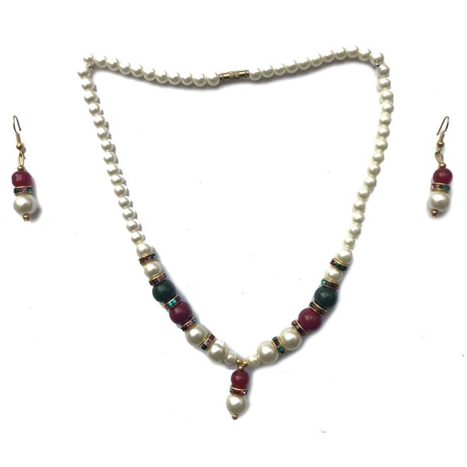 Zweiteiliges Perlen Schmuck-Set (Ohrringe, Kette)
