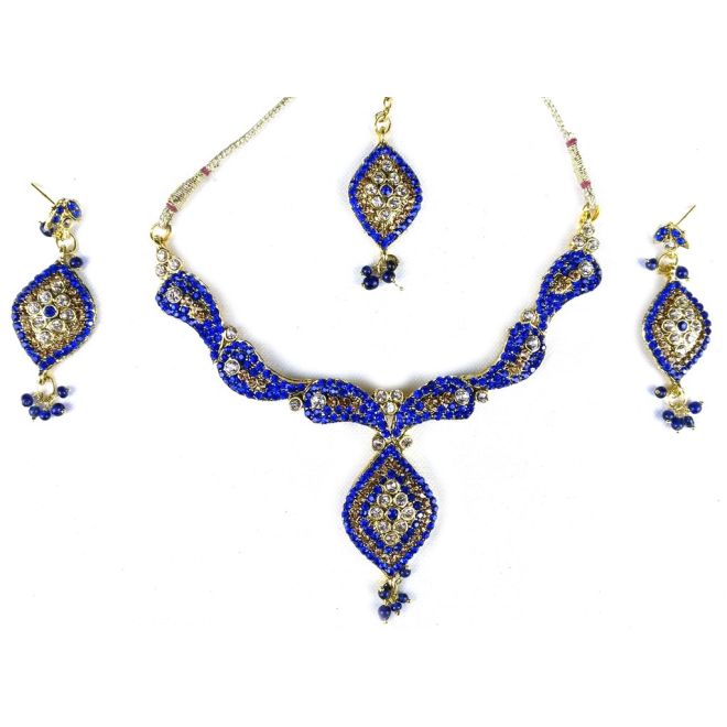 Vierteiliges Schmuck-Set (Ohrringe, Kette & Tikka)