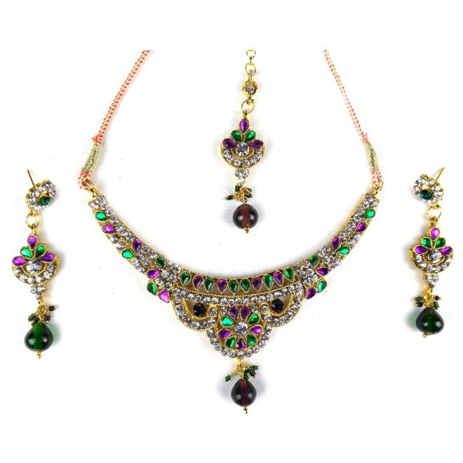 Vierteiliges Schmuck-Set (Ohrringe, Kette & Tikka)