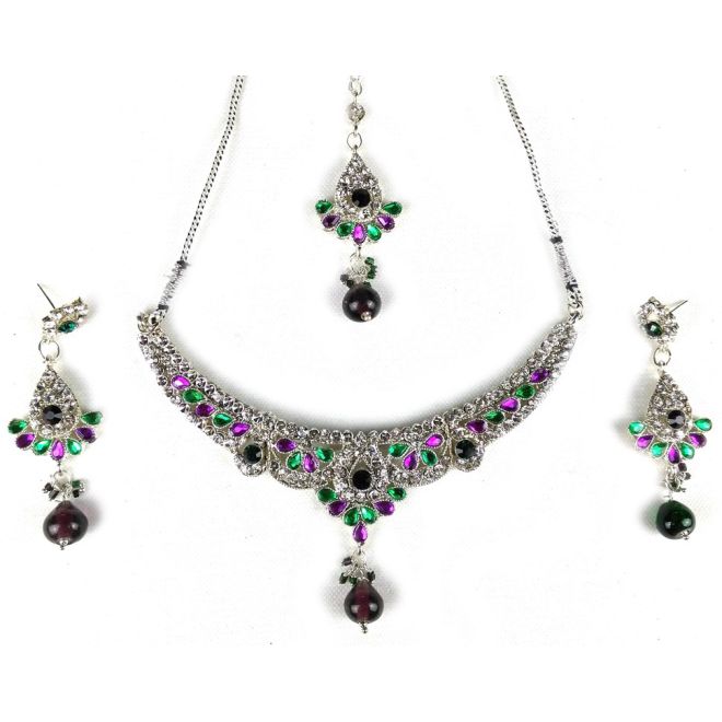 Vierteiliges Schmuck-Set (Ohrringe, Kette & Tikka)