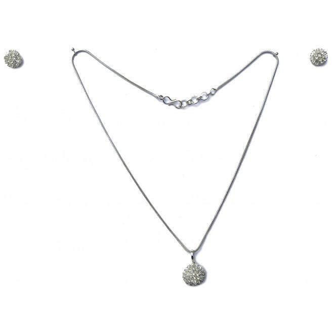Zweiteiliges Schmuck-Set (Ohrringe, Kette)