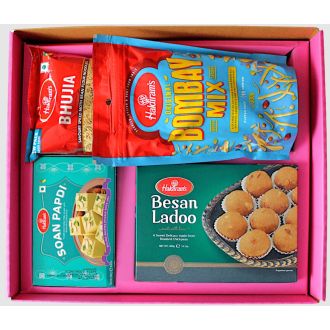 Haldiram Gift Box - 1kg Meetha Bhi Nakeen Bhi, Geschenkbox (38*32*6 cm)